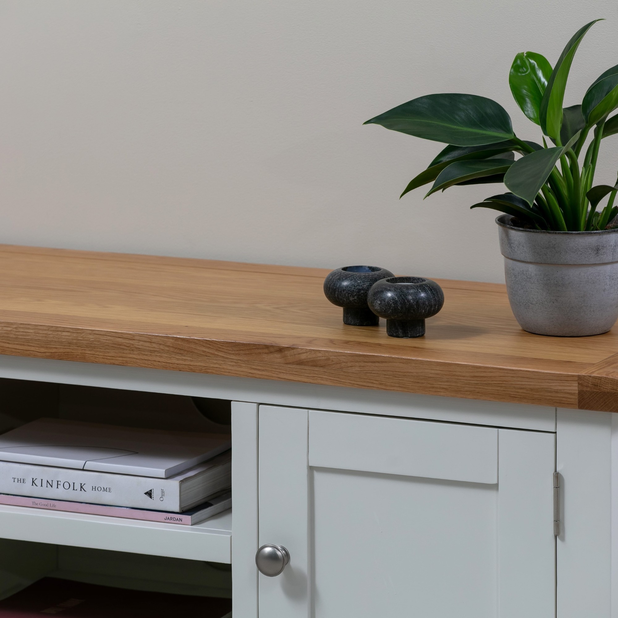 MW2704 Lifestyle (3)-Photoroom