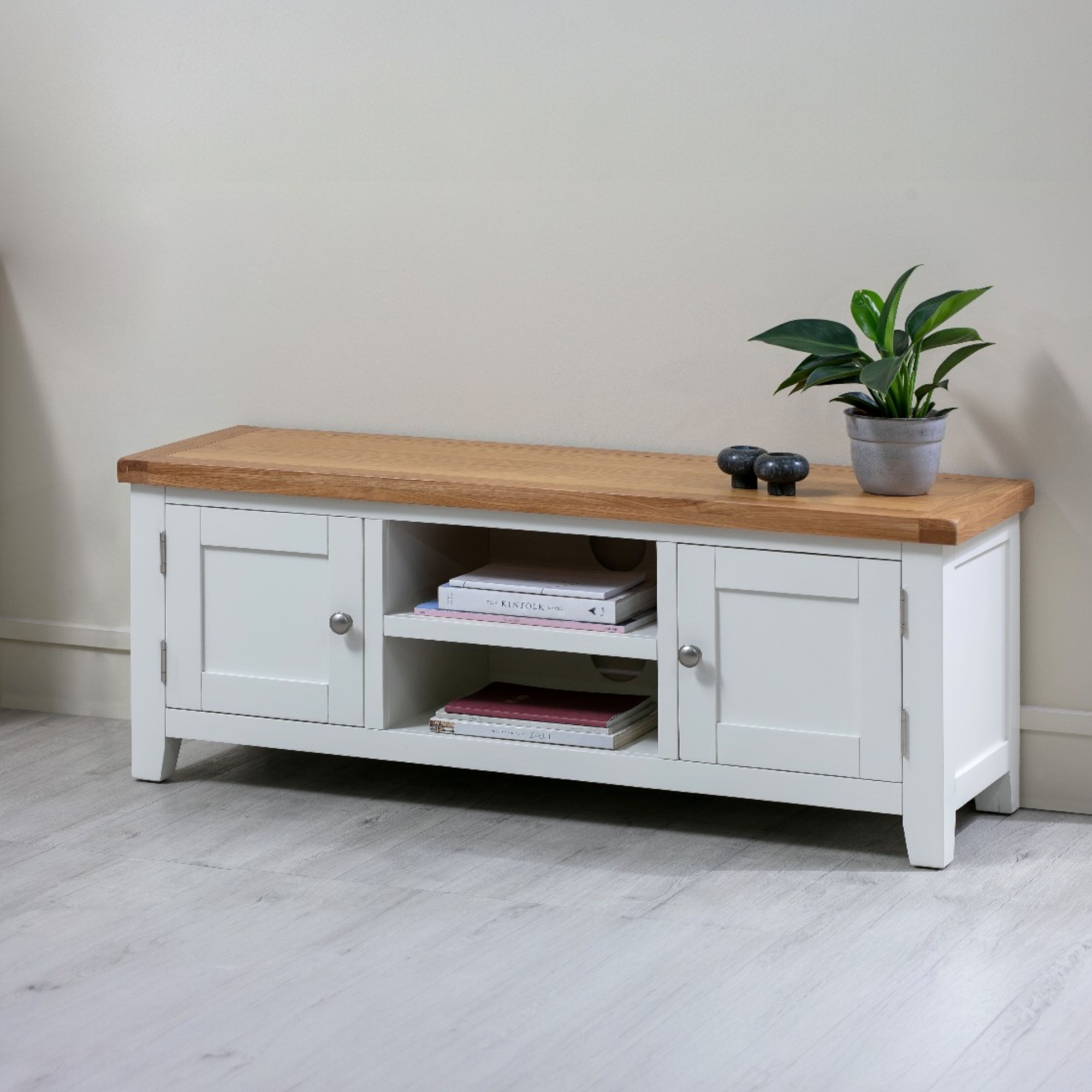 MW2704 Lifestyle-Photoroom